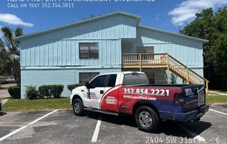 2404 SW 31 PL