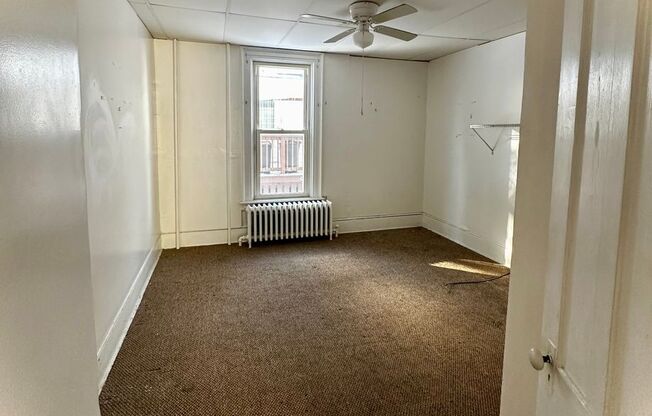 2 beds, 1 bath, $1,100, Unit 115 Spring St. Gloversville, NY 12078 - 115 Spring St. (Downstairs)