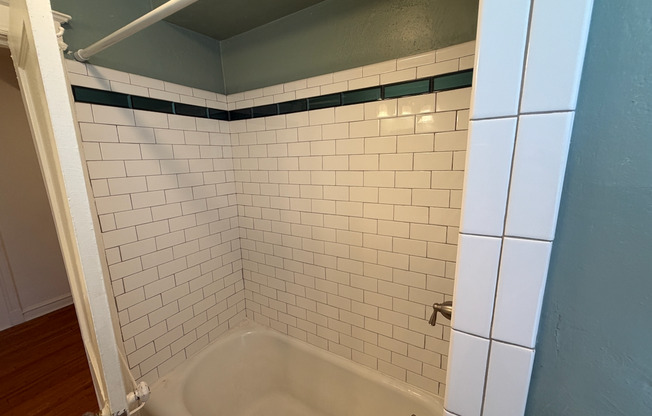 Studio, 1 bath, 450 sqft, $945, Unit 309