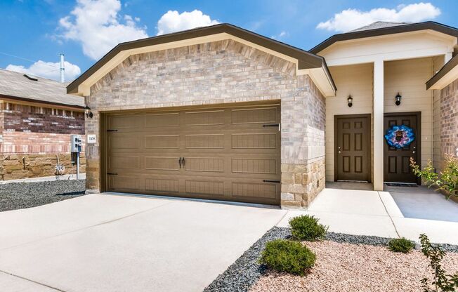 3 beds, 2 baths, $1,525, Unit 9212 Canyon Bend Unit 1