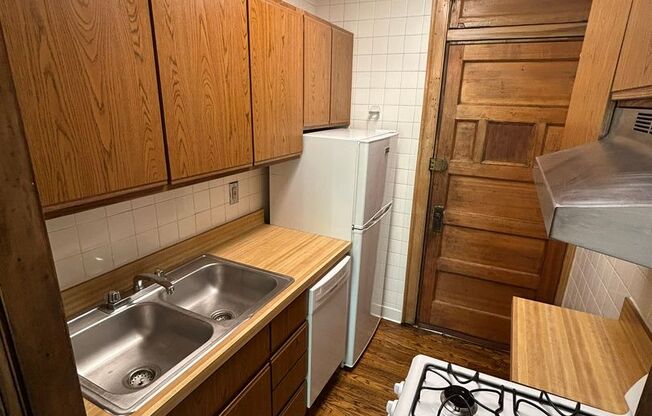 Studio, 1 bath, 450 sqft, $1,585, Unit 520-C1