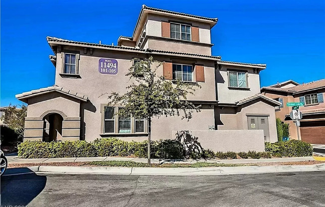 2 Bed, 2.5 bath Townhome for rent in the heart of Summerlin
