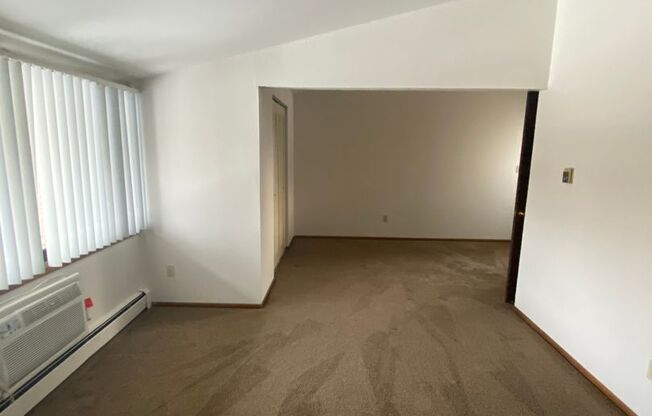 2 beds, 1.5 baths, 963 sqft, $1,299, Unit 5166 D04