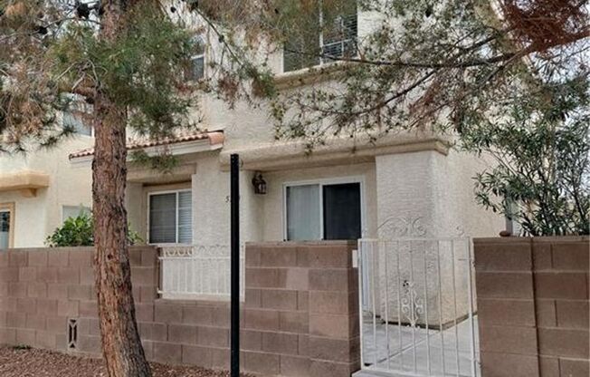 Located in Gated Community of Nob Hill. Rich Wood laminate & tile flooring throughout living area