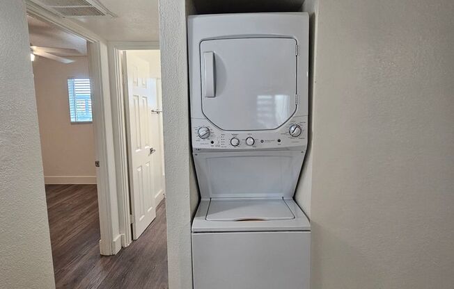 2 beds, 1 bath, 850 sqft, $1,295, Unit 03