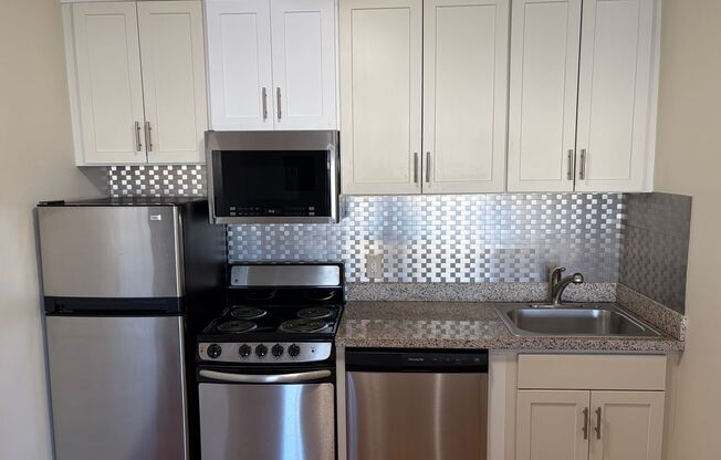 Remodeled Studio in the Haight**Elevator Building with Laundry**Open House**Sat/Sun 1:30-2:30**