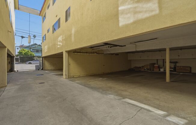 1827 N. Van Ness Avenue