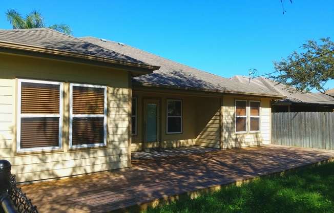 3 beds, 2 baths, $2,100