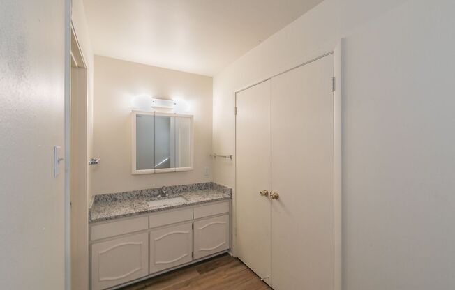 1 bed, 1 bath, $1,095, Unit # 11