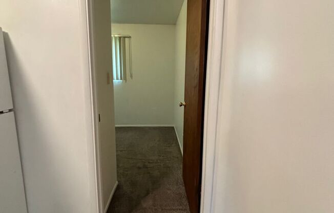 1 bed, 1 bath, 800 sqft, $1,100, Unit 1904 W 58