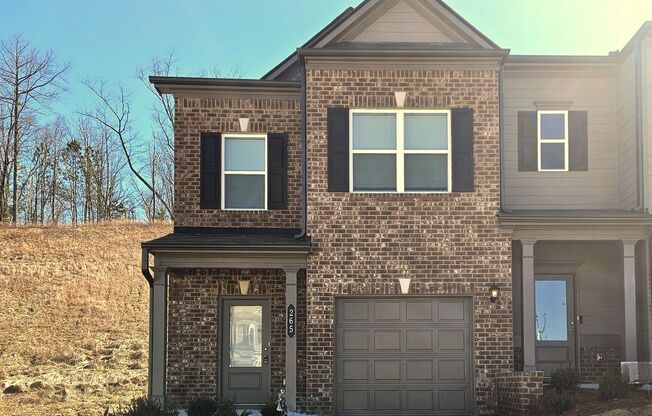 Like-New End-Unit Townhome - Washer & Dryer Included