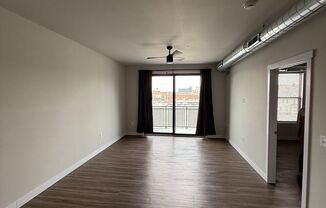 1 bed, 1 bath, 827 sqft, $1,175, Unit 422
