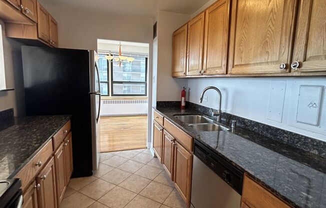 2 beds, 1 bath, 1,200 sqft, $3,275, Unit 418-1105