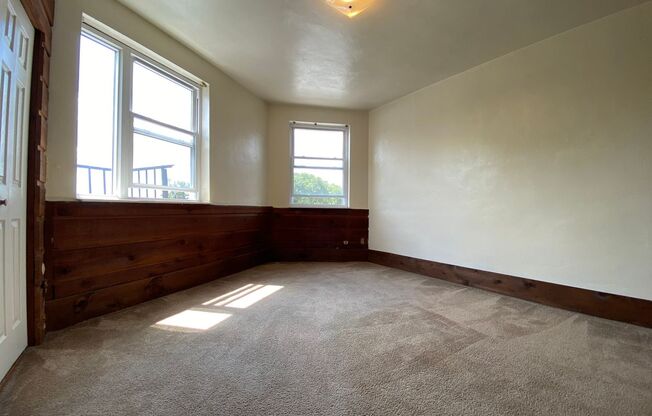 Cozy One Bedroom on Bates St! Perfect Oakland Location, Close to Pitt & Carlow! Call Today!