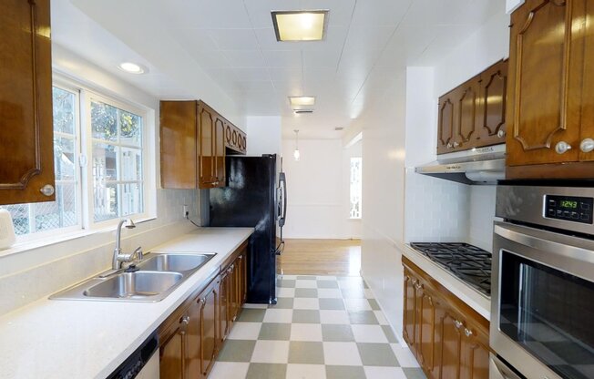 Gated 3-Bed, 3-Bath Gem with Dual Primary Suites in the Heart of Palms/Culver City!