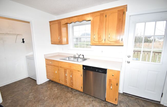 3 beds, 2 baths, $1,195