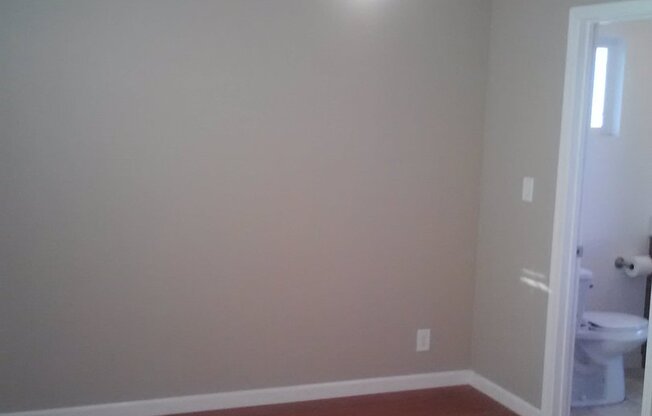 Serene 1 BR/1BA Detached ADU near Dublin's Shamrock Village, Easy Commuter Access to 680/580 Fwy! Freshly Painted Exterior