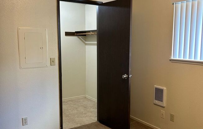 1 bed, 1 bath, 510 sqft, $1,050, Unit 3825 24th Pl NE