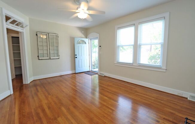 Charming 3 Bedroom, 2 Bathroom on Kilbourne - Available Mid-September!