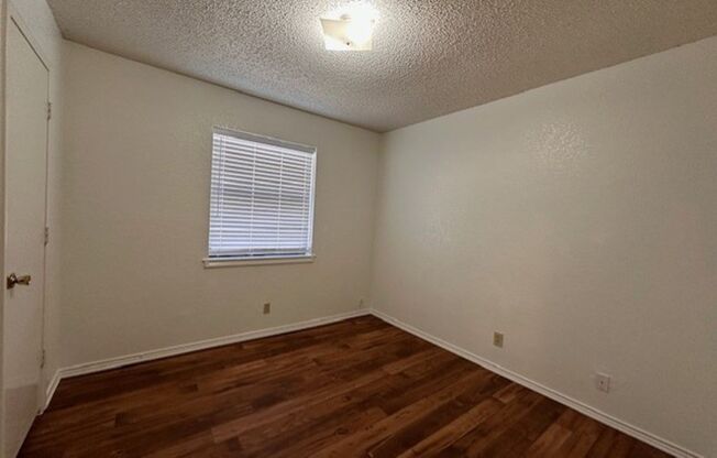 2 beds, 1 bath, $1,295