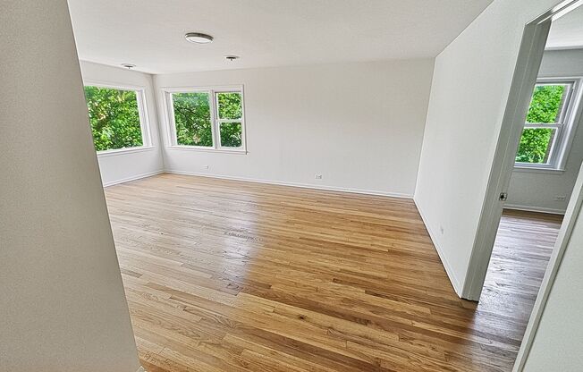 3 beds, 2 baths, $3,295, Unit 502