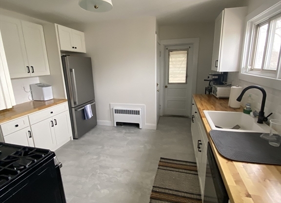 3 beds, 1 bath, 1,200 sqft, $3,500, Unit 2