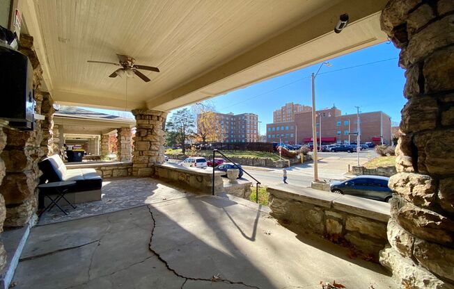 2 beds, 1 bath, $1,100, Unit 3633-2