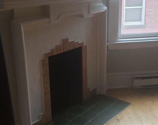 1 bed, 1 bath, 832 sqft, $990, Unit 305
