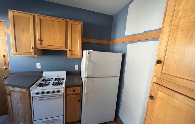 2 beds, 1 bath, $995, Unit 03