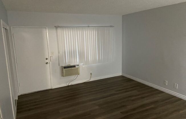 Studio, 1 bath, 422 sqft, $1,400, Unit 832 #10