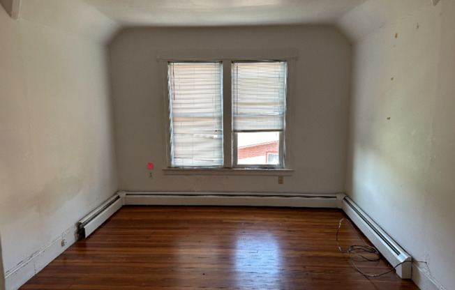 2 beds, 1 bath, $2,095, Unit Unit 4 (3rd Fl)
