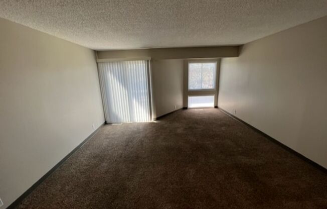 2 beds, 1 bath, $1,175, Unit 2619NC