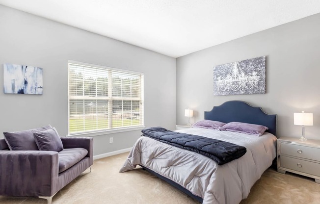 St. Ives Crossing apartments in Stockbridge Georgia photo of bedroom with large window