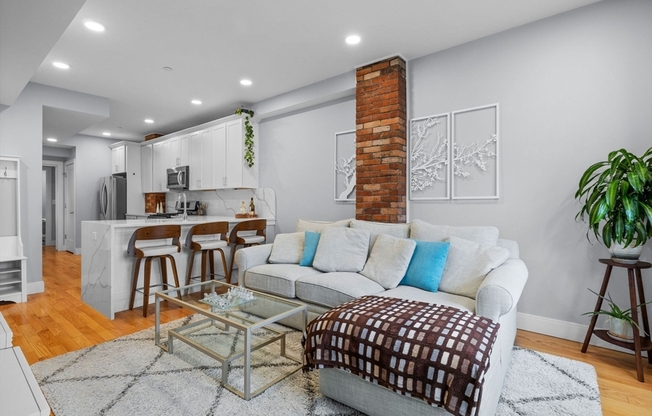 154 LEXINGTON ST