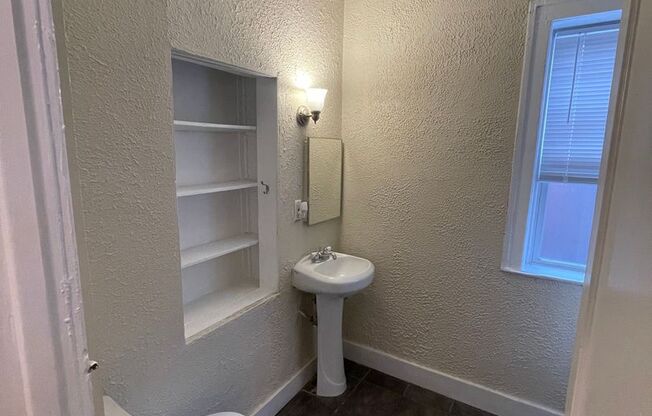 6 beds, 2 baths, 3,000 sqft, $2,849, Unit UNIT 19