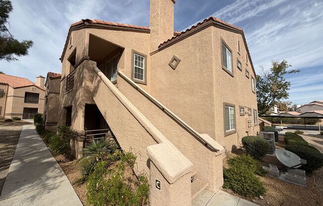 BEAUTIFUL CORNER UNIT CONDO!