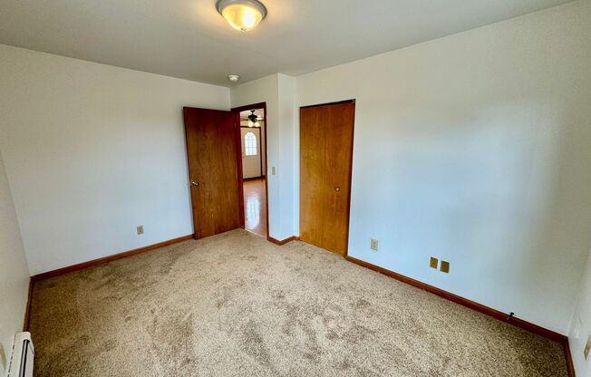 2 beds, 1 bath, $1,245, Unit 4