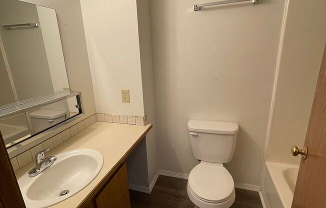 2 beds, 1.5 baths, 900 sqft, $1,550, Unit B105