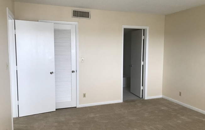 1 bed, 1.5 baths, $1,600, Unit #505E