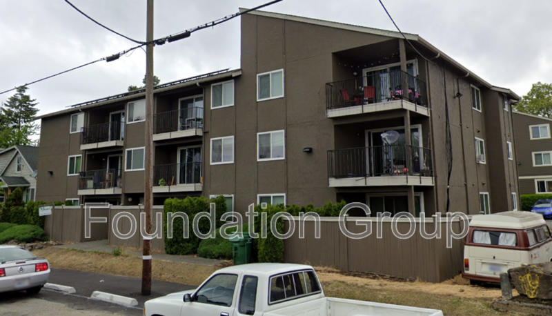 938 N 100th St