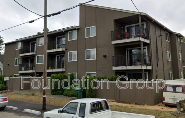 938 N 100th St