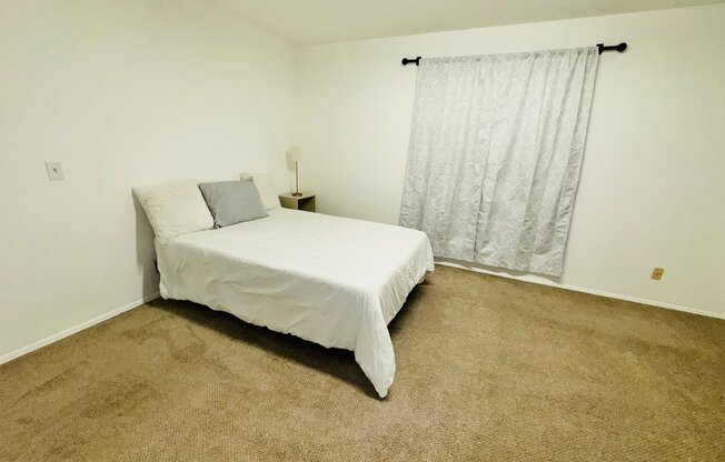 5618 SIR GARETH DR