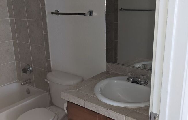 2 beds, 2 baths, $1,100, Unit UNIT 511