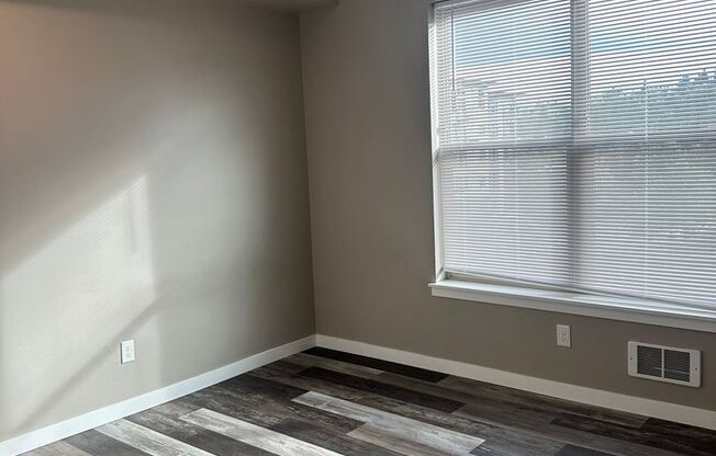 4 beds, 2 baths, $2,600, Unit 109-308