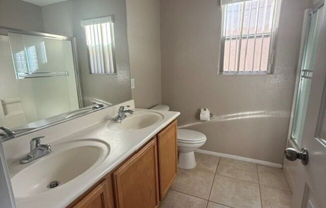 3 beds, 2.5 baths, $2,300