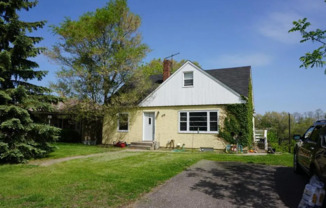 Large 1 bed 1 bath lower level duplex available NOW in South Saint Paul!