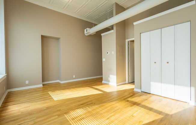 Studio, 1 bath, $899, Unit 3819 Jones St #206