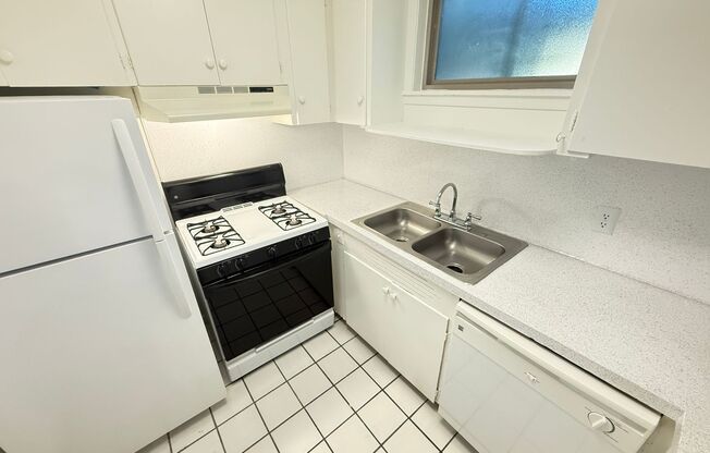 2 beds, 2 baths, 918 sqft, $1,500, Unit PEN-202