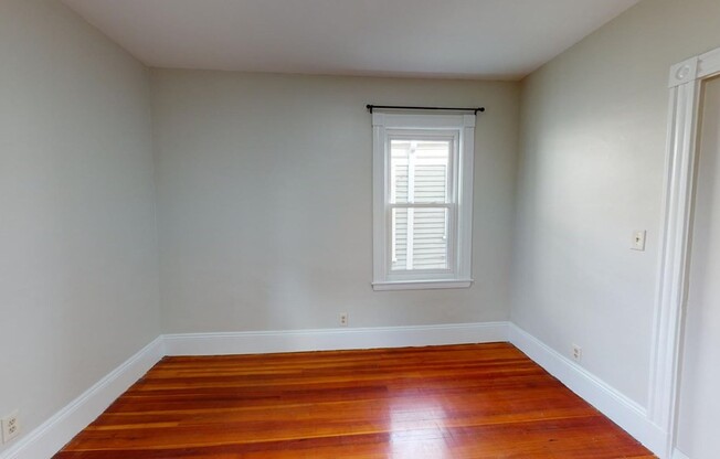 4 beds, 1 bath, $4,000, Unit 3