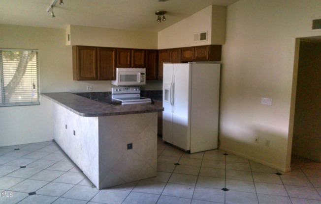 904 W MALIBU DR